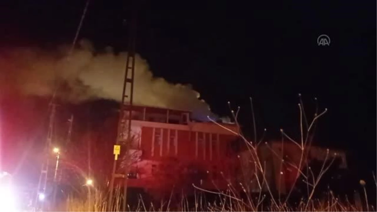 Son dakika haberi... Silivri\'de müstakil evin çatısında yangın