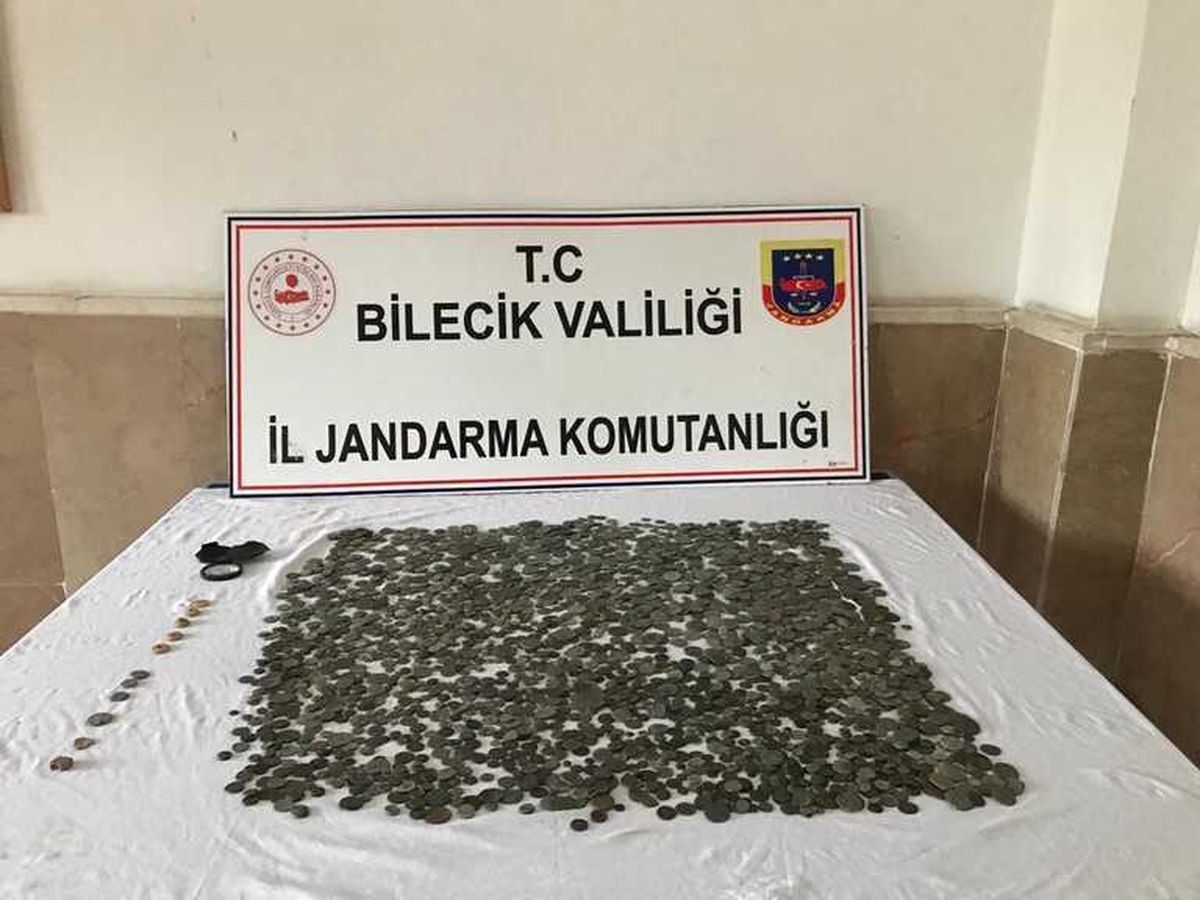 Son dakika! Bilecik\'te tarihi eser operasyonunda 2 bin 705 sikke ele geçirildi