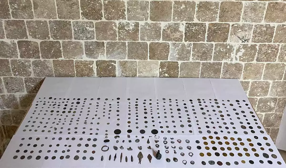 Denizli\'de tarihi eser operasyonunda 390 sikke ele geçirildi