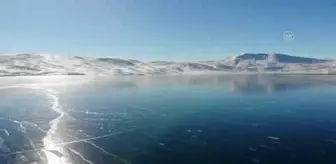 Doğu Anadolu'nun saklı güzelliği Balık Gölü tamamen dondu