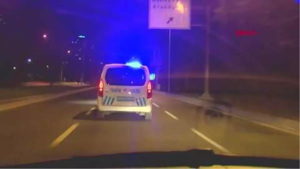Son dakika haberleri... \'DUR\' İHTARINA UYMAYAN ALKOLLÜ CİP SÜRÜCÜSÜ, TRAFİK POLİSLERİNİN ÜZERİNE ARAÇ SÜRDÜ; 4 GÖZALTI