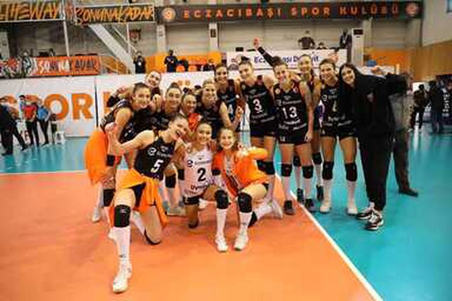 Eczacıbaşı Dynavit Kupa Voley'de yarı finalde