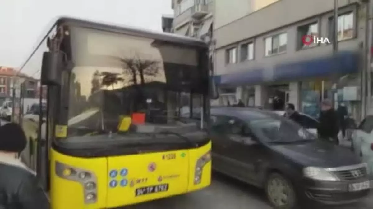 Eyüpsultan\'da İETT otobüsü arızalandı, trafik felç oldu