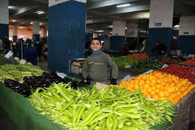 Halde 12, pazarda 15 TL olan patlıcan, Tarım Kredi Kooperatifi marketinde 19,90 TL