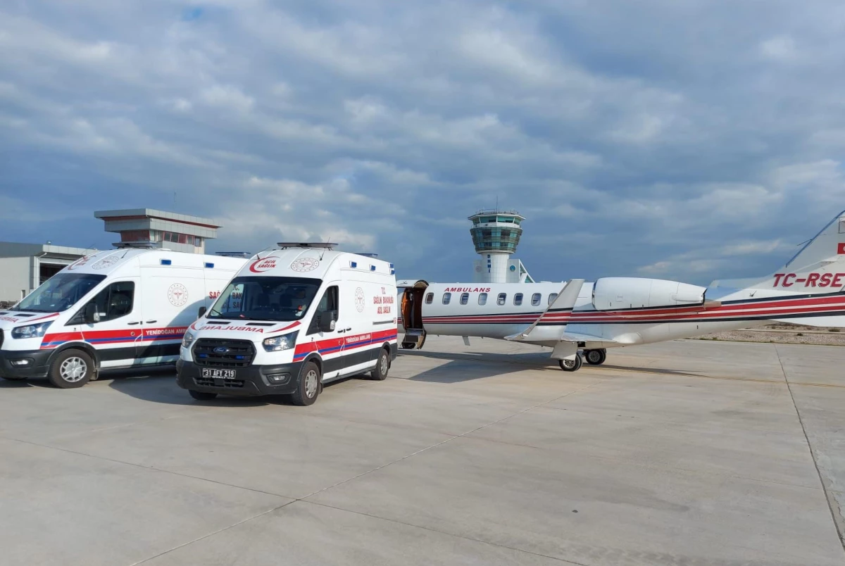 Hatay\'da ambulans uçak kalp hastası iki bebek için havalandı