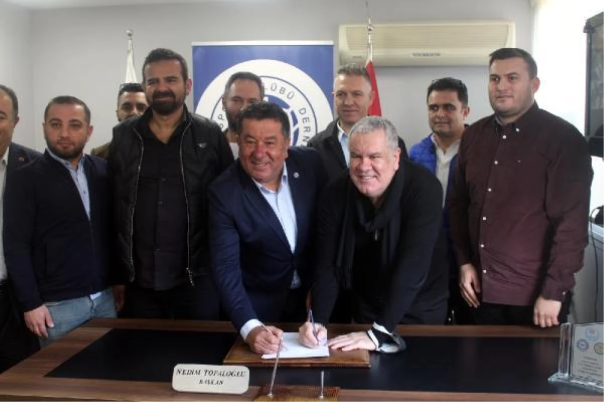 İzmirspor\'da Levent Eriş imzaladı