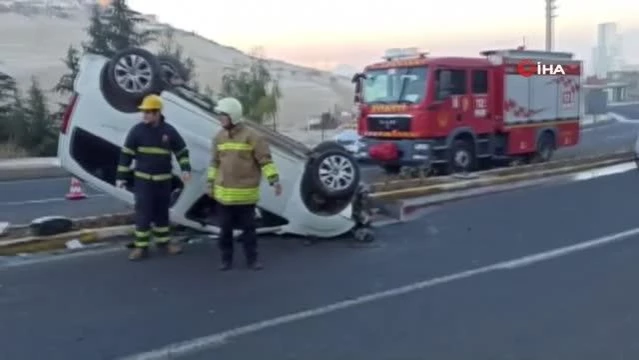 Mardin'de hafif ticari araç takla attı: 2 yaralı