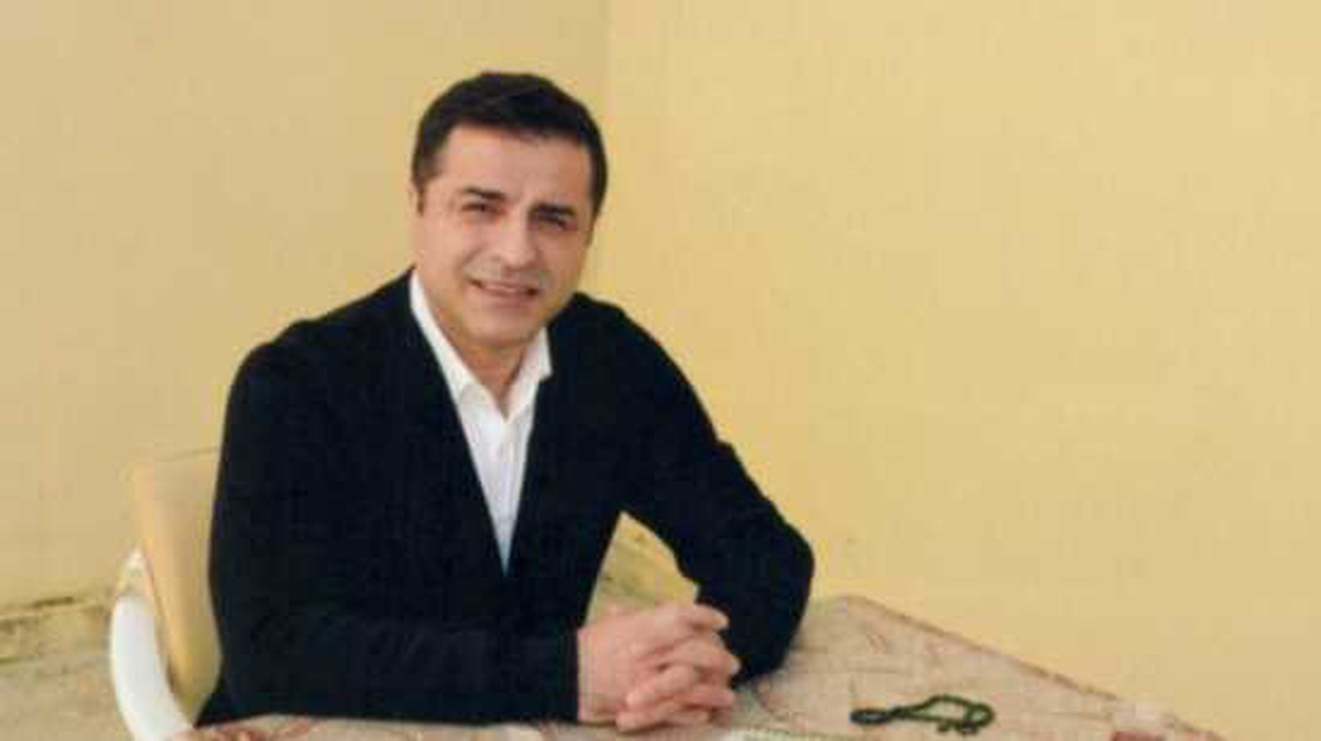 Selahattin Demirtaş\'tan, "MHP, AK Parti\'yi bitiriyor" iddiası!