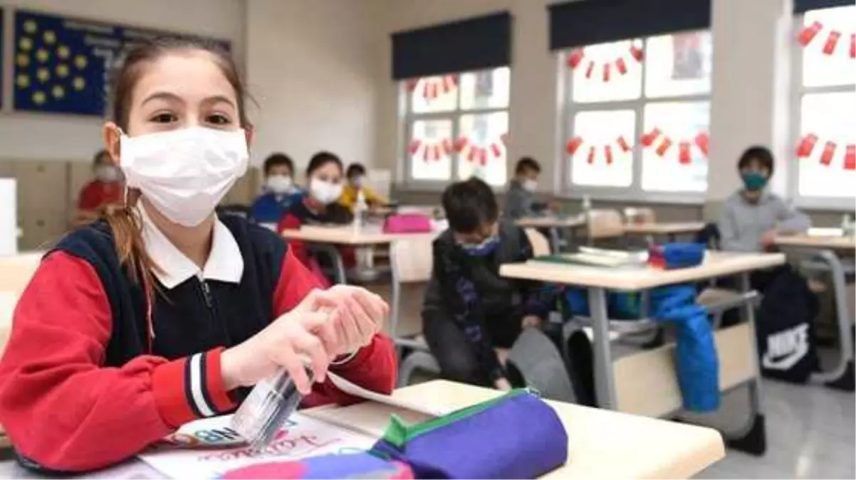 Son Dakika! Milli Eğitim Bakanı Özer\'den yüz yüze eğitim açıklaması: Şu anda okulların kapatılması söz konusu değil