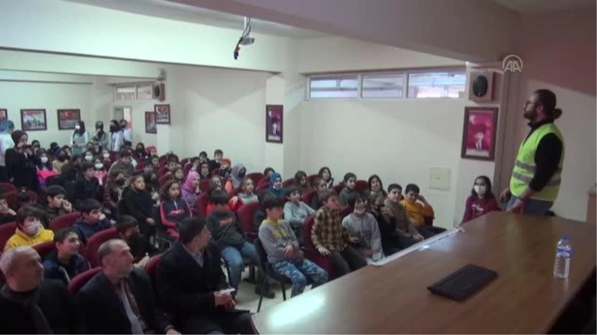 Vangölü Aktivistleri, Tatvan\'daki okullarda seminer verdi