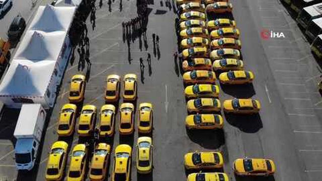 Yüzlerce taksici kontak kapatarak Üsküdar'da kan bağışında bulundu