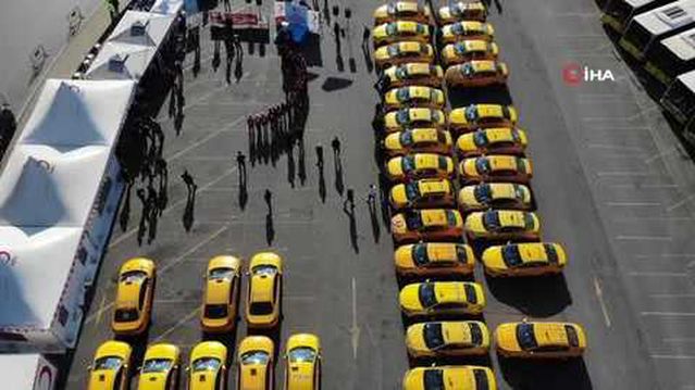 Yüzlerce taksici kontak kapatarak Üsküdar'da kan bağışında bulundu