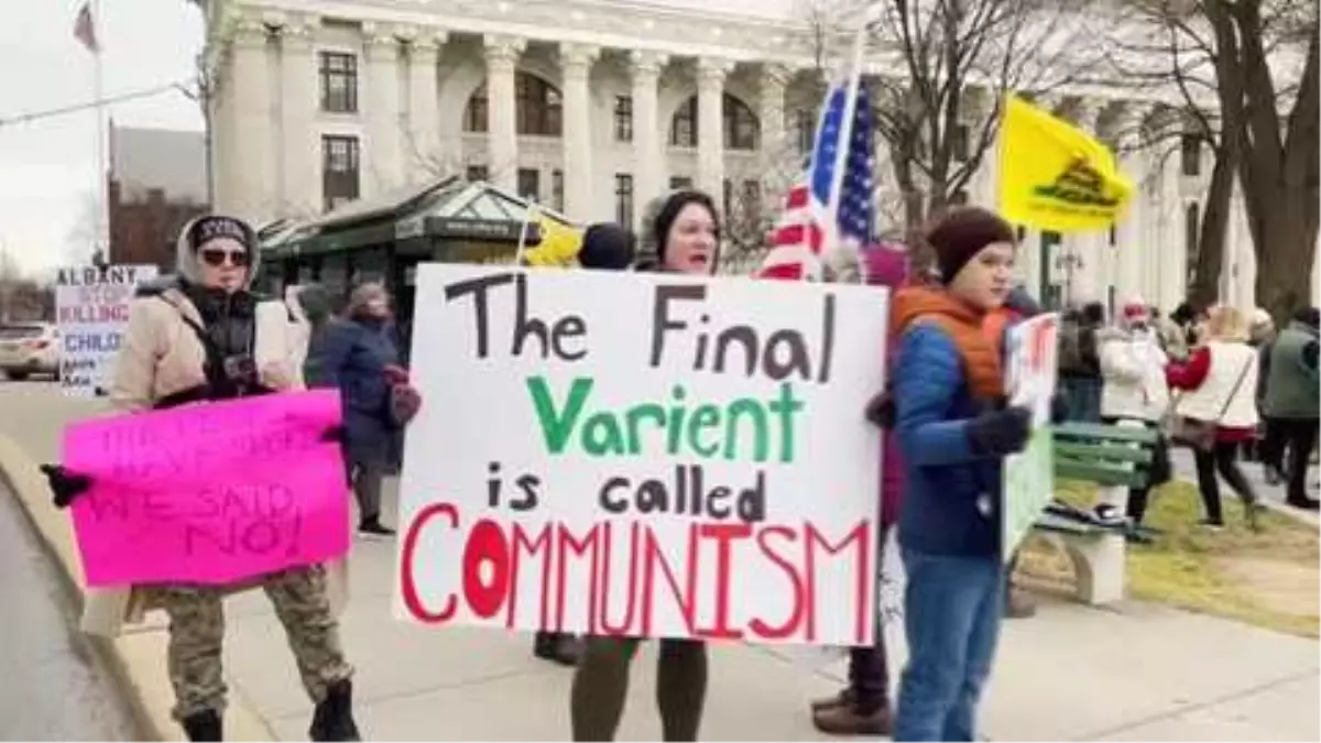 Aşı karşıtlarından protesto