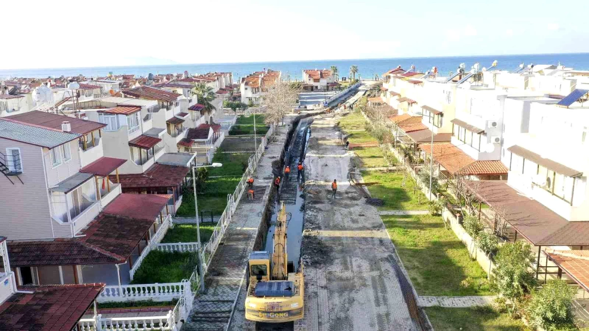 Aydın Büyükşehir Belediyesi Kuşadası\'ndaki alt yapı çalışmalarını sürdürüyor
