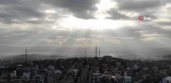 Bulutların arasında oluşan ışık hüzmesi yeryüzüne böyle süzüldü