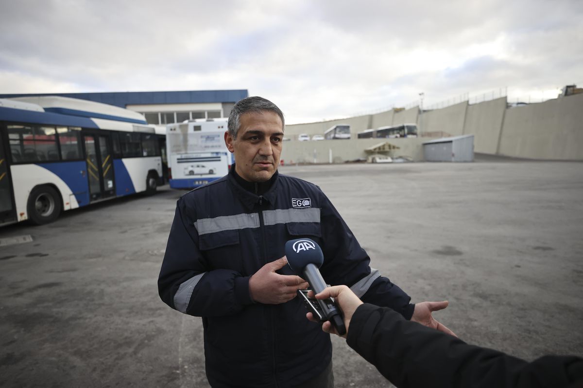 EGO şoförünün köpekle 'boks yaptığı' anlar ilgi gördü