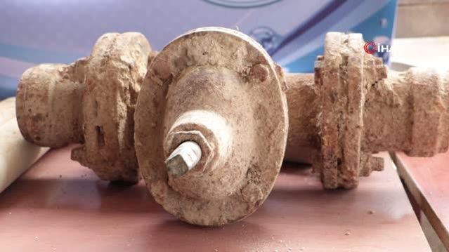 Eski içme suyu boruları mahallede sergilendi