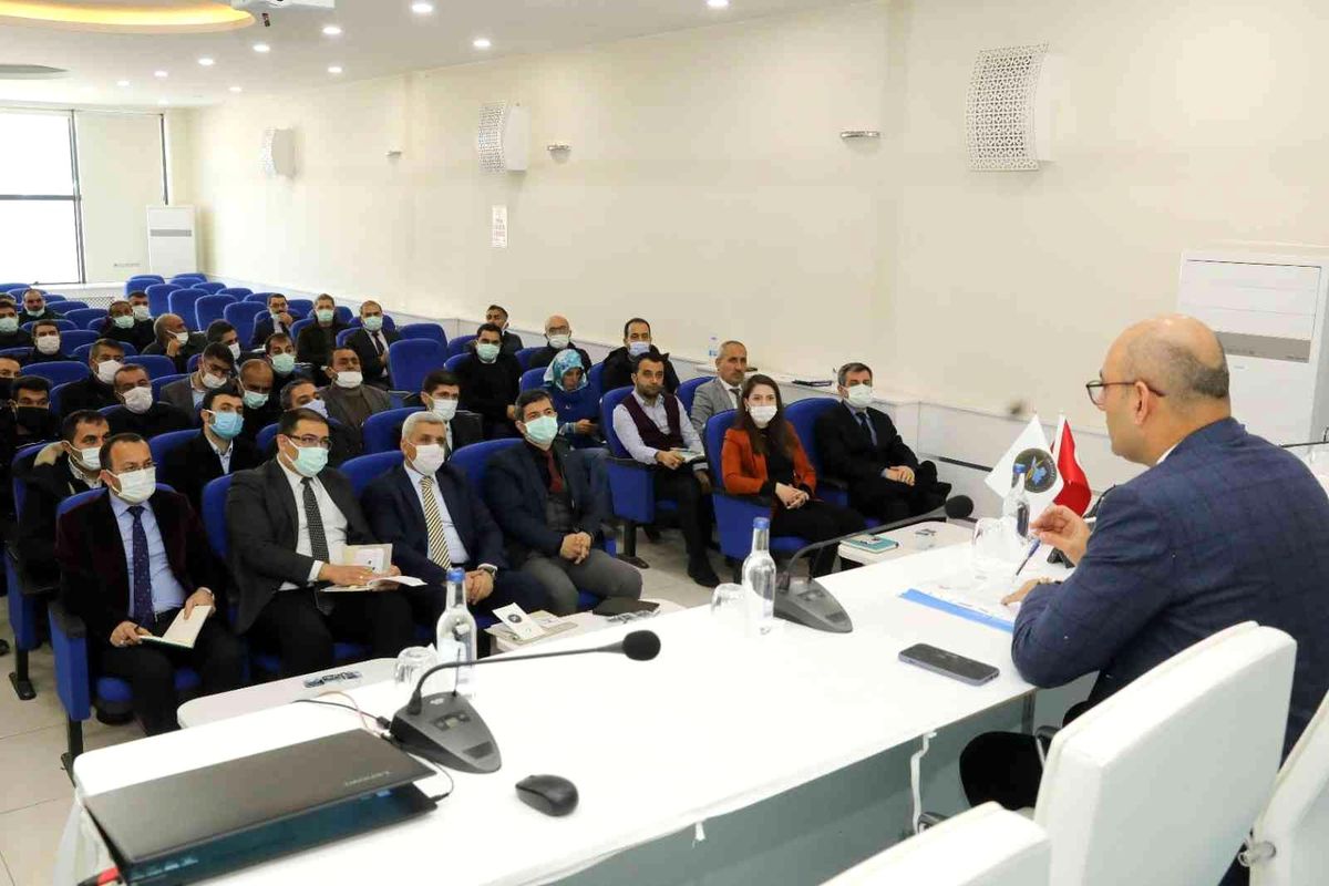 İpekyolu'nda kırsal mahalle muhtarları ile koordinasyon toplantısı yapıldı