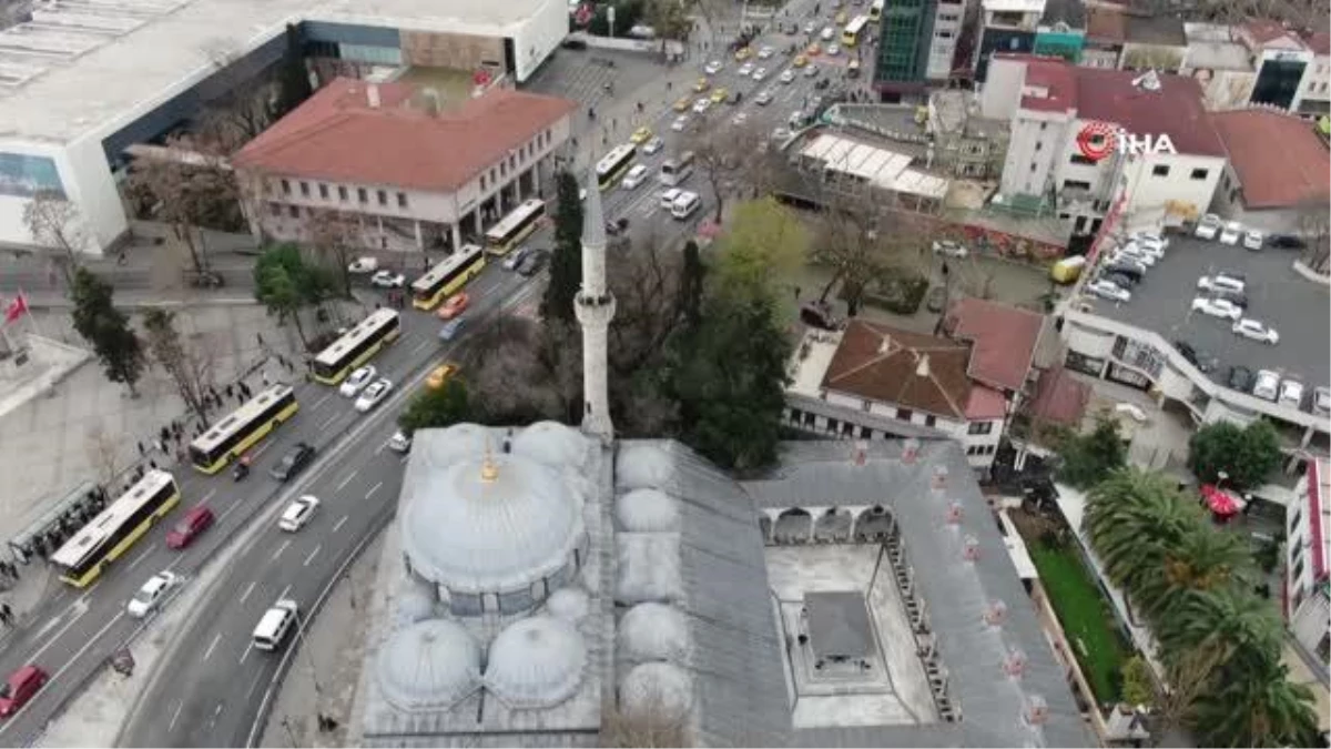 İstanbul\'un göbeğinde tarihi mezarlıklar yok oluyor