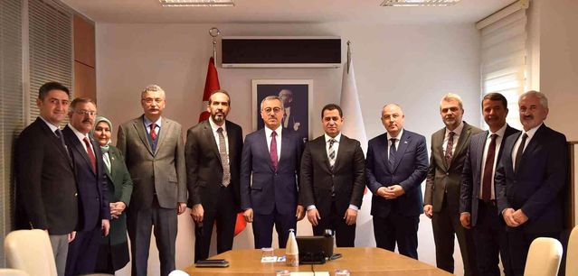 Kahramanmaraş'ta her mahalleye halı saha ve pota
