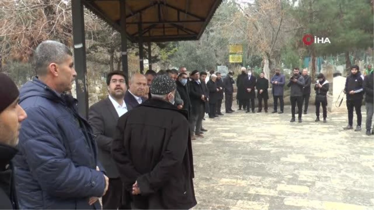 "Kudüs şairi" Mehmet Akif İnan mezarı başında anıldı