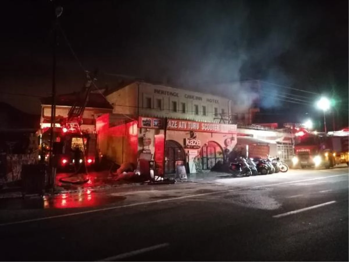 Nevşehir\'de, otelin çatısında çıkan yangın korkuttu
