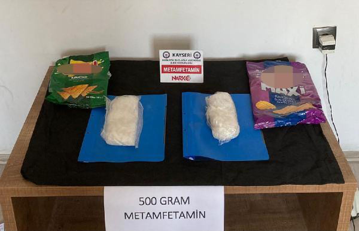 Otobüsteki yolcunun cips paketinden uyuşturucu çıktı