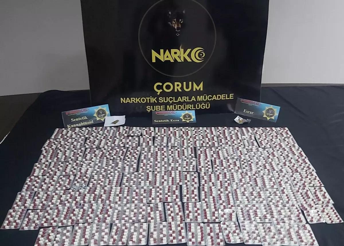 Son dakika haberi | Polisin "dur" ihtarına uymayan şüphelilerin kaçtığı araçta 2067 uyuşturucu hap yakalandı