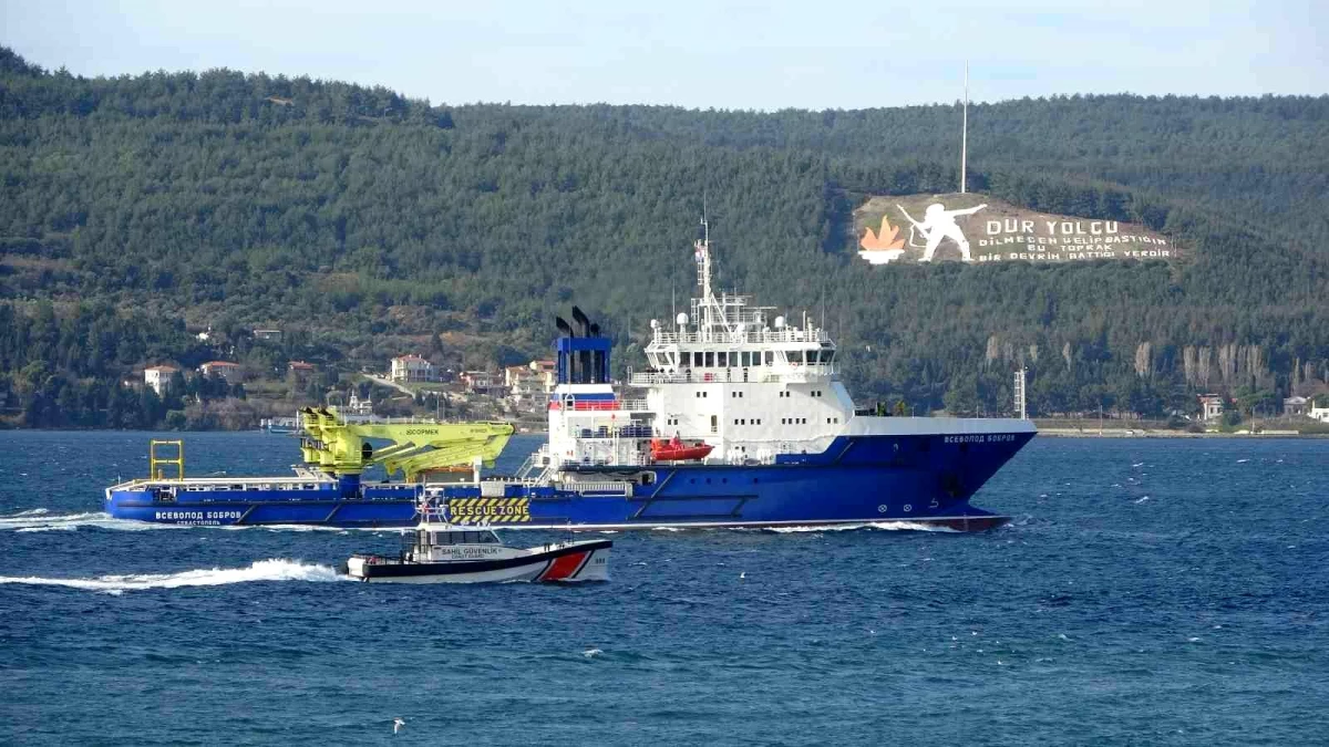 Son dakika: Rus askeri lojistik gemisi Çanakkale Boğazı\'ndan geçti