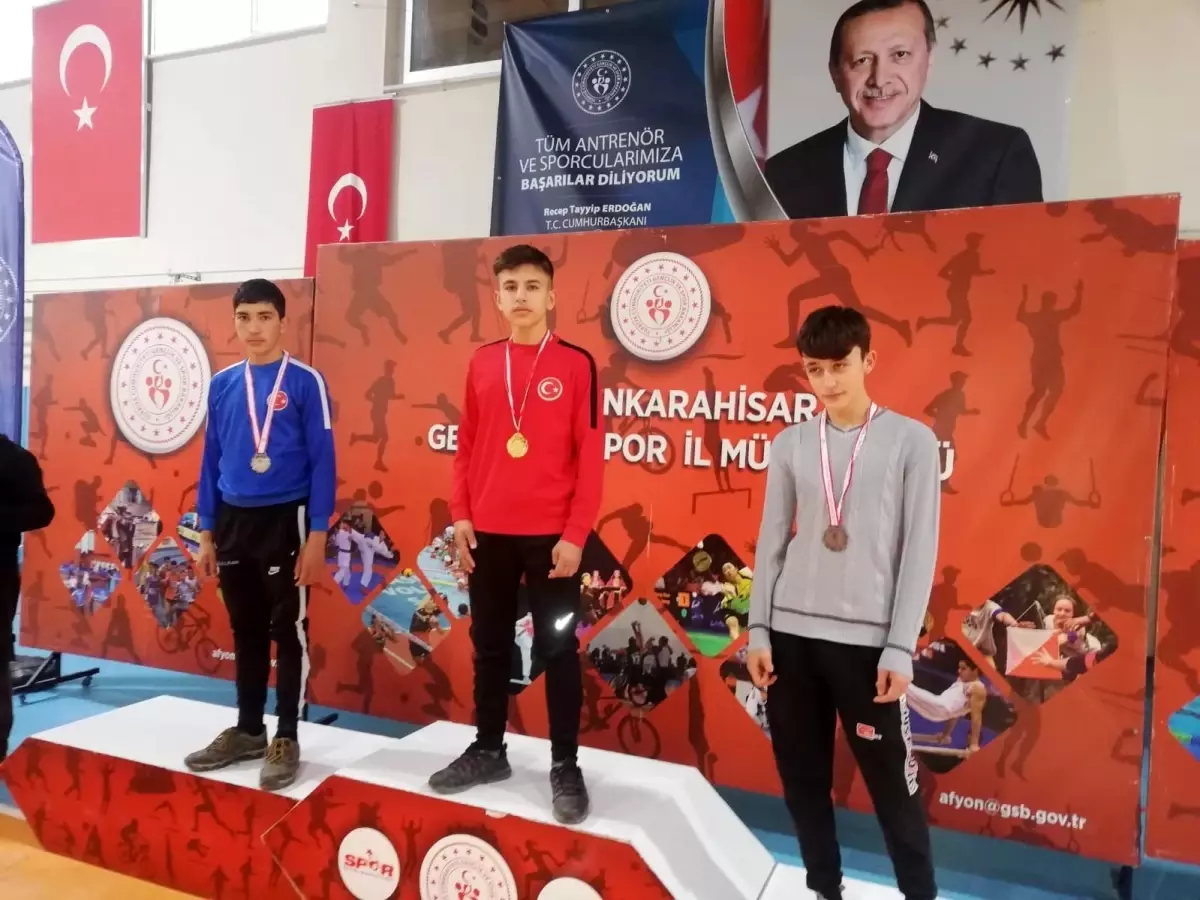 Şuhutlu öğrencilerden güreş müsabakasında büyük başarı