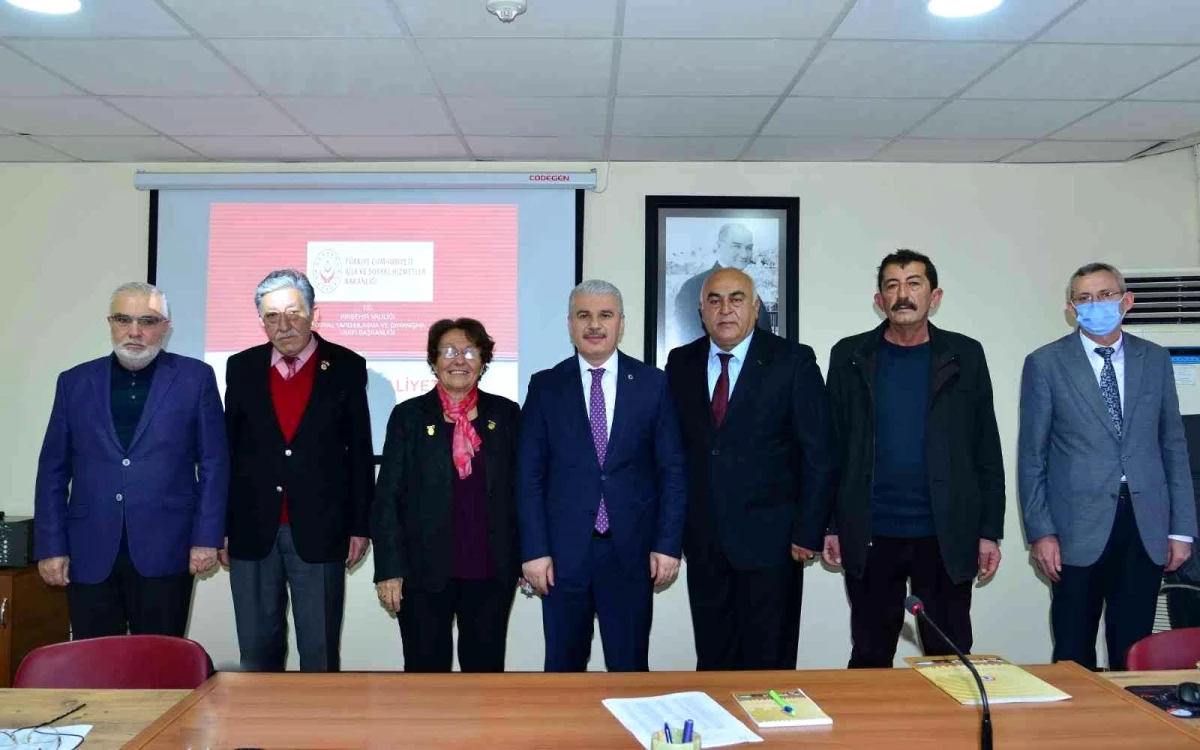 Kırşehir\'de Sosyal Yardımlaşma ve Dayanışma Vakfı Mütevelli Heyeti\'ne teşekkür belgesi