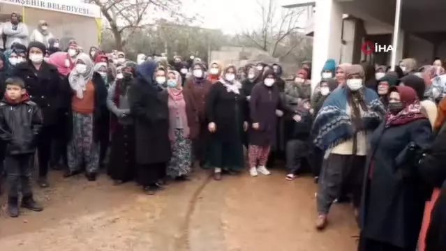 Yüzü gözü sargılar içerisinde, kazada ölen karısı için gözyaşı döktü