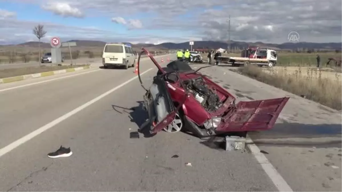 AFYONKARAHİSAR - İki otomobilin çarpışması sonucu bir kişi öldü, 3 kişi yaralandı