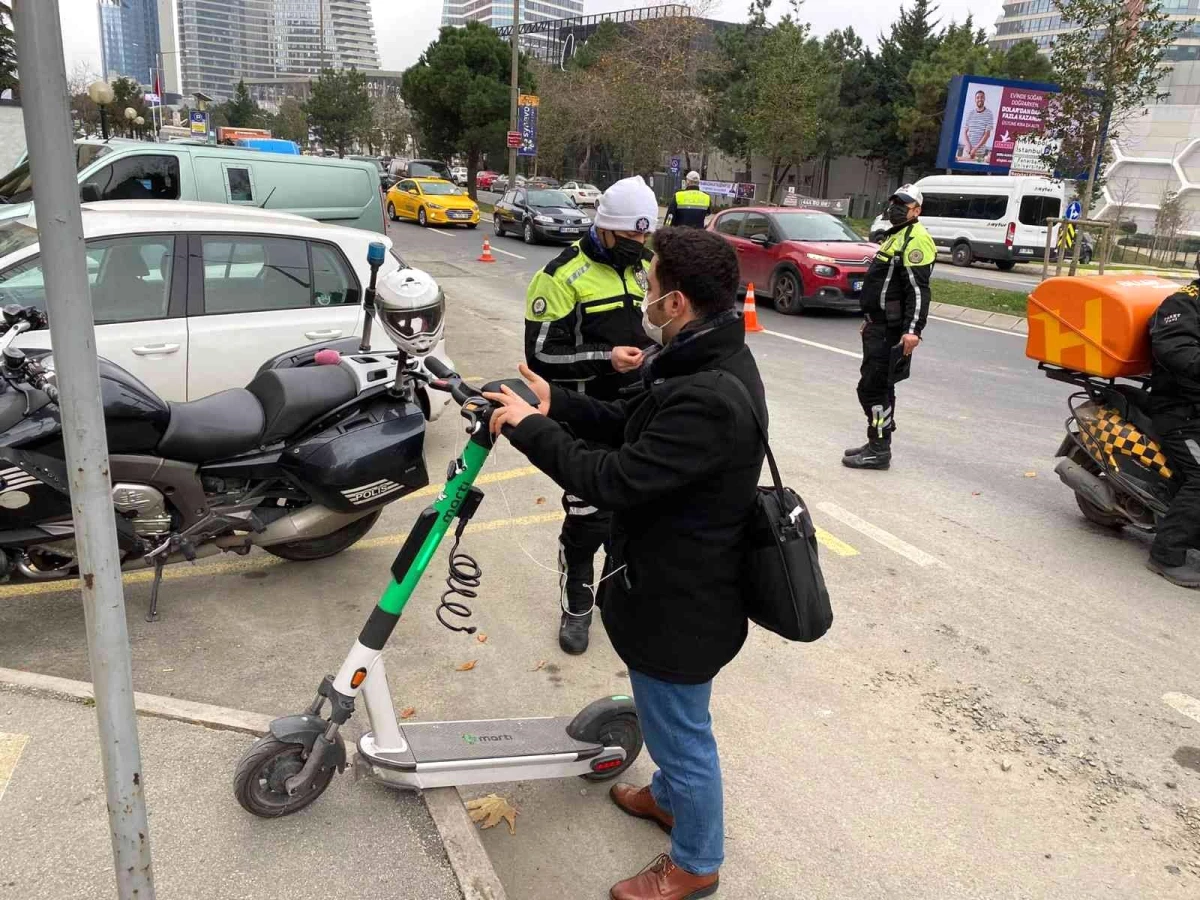 Ataşehir\'de elektrikli scooter ile ters yönde ilerleyen kişiye ceza