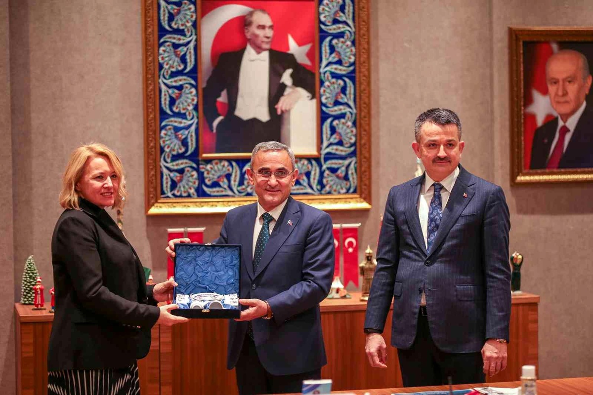 Bakan Pakdemirli Kütahya Belediyesi\'nde