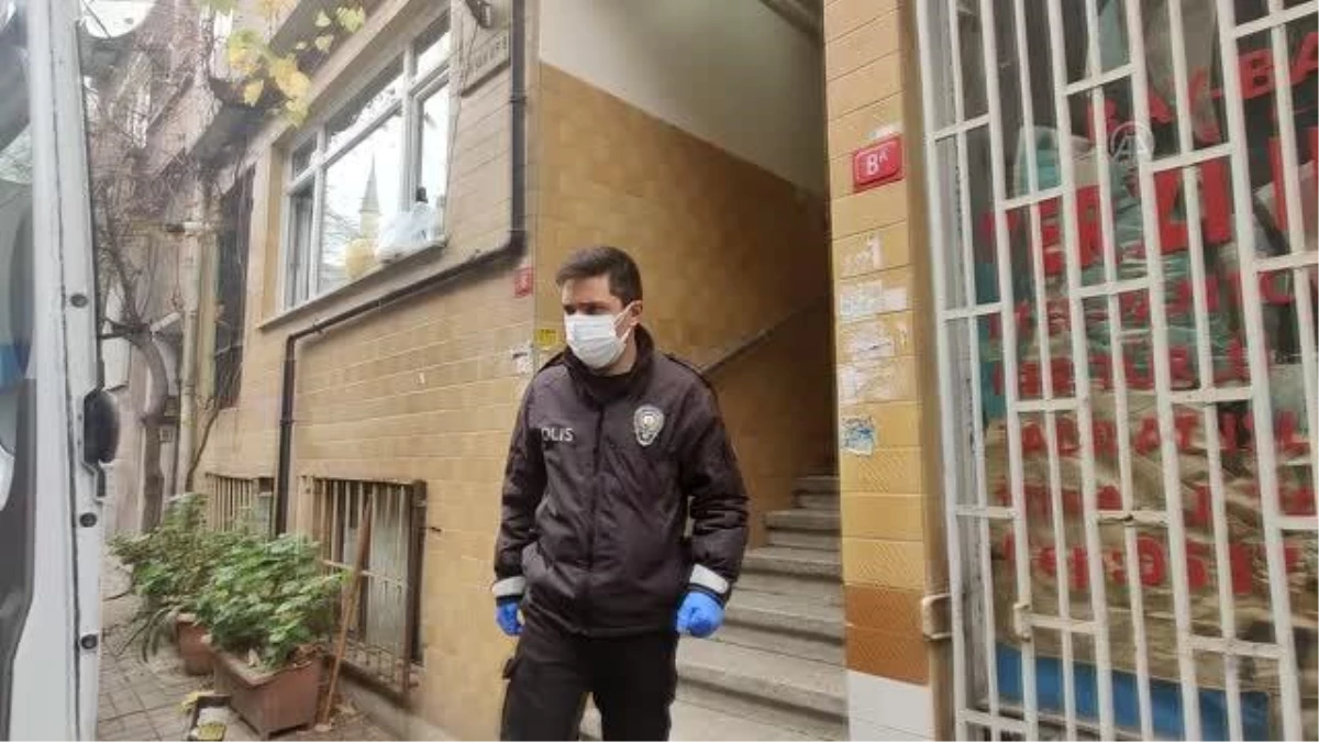 Beşiktaş\'ta evinde mahsur kalan yatalak hasta, itfaiye ekiplerince kurtarıldı