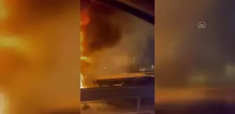 Beylikdüzü'nde tır, park halindeki başka bir tıra çarptı