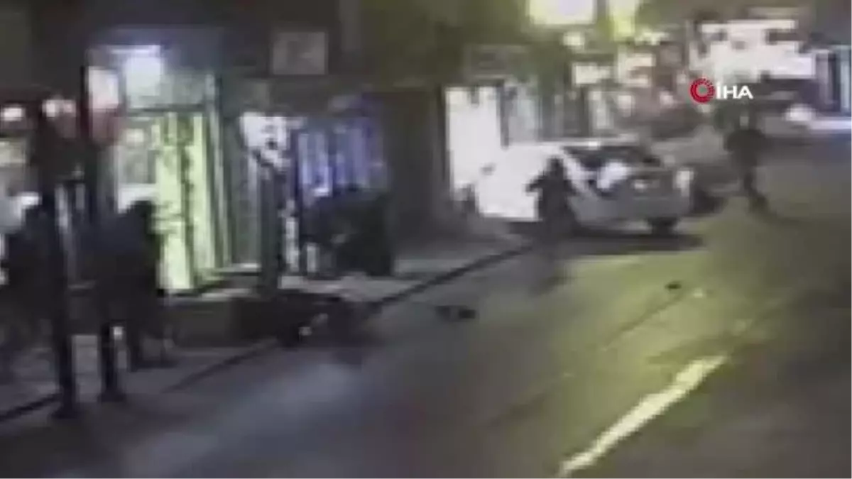 Direksiyon başında rahatsızlandı, motosikletlere ve yaylara çarpıp dükkana daldı