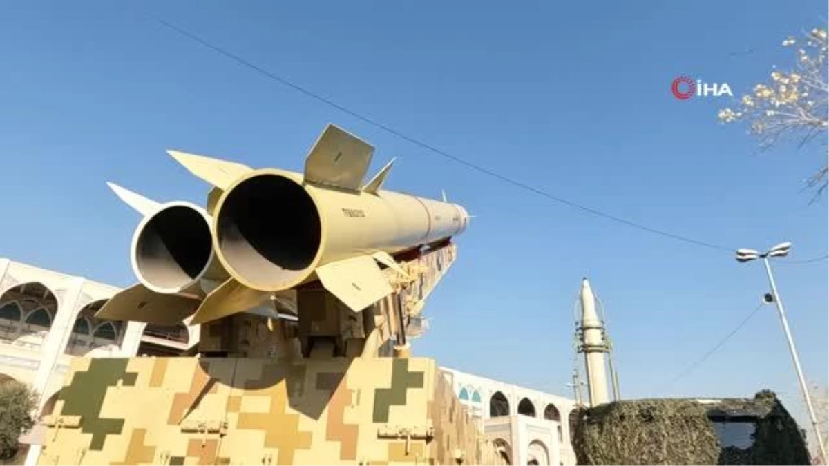 İran, ABD üssünü vurduğu balistik füzeleri sergiledi