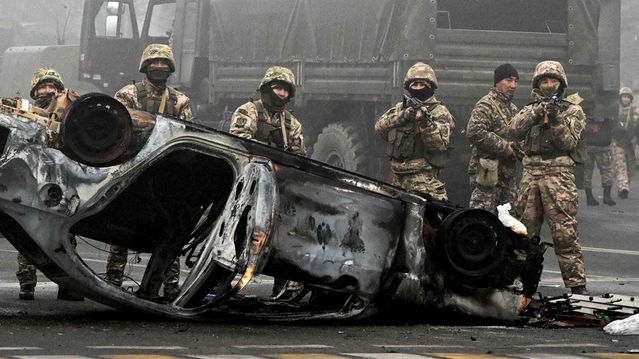Kazakistan: Protestolara müdahale sürerken, Rusya öncülüğündeki yabancı askerler ülkeye ulaştı