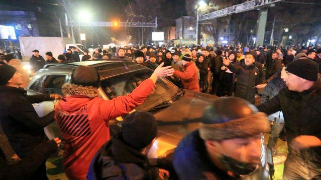 Kazakistan: Protestolara müdahale sürerken, Rusya öncülüğündeki yabancı askerler ülkeye ulaştı