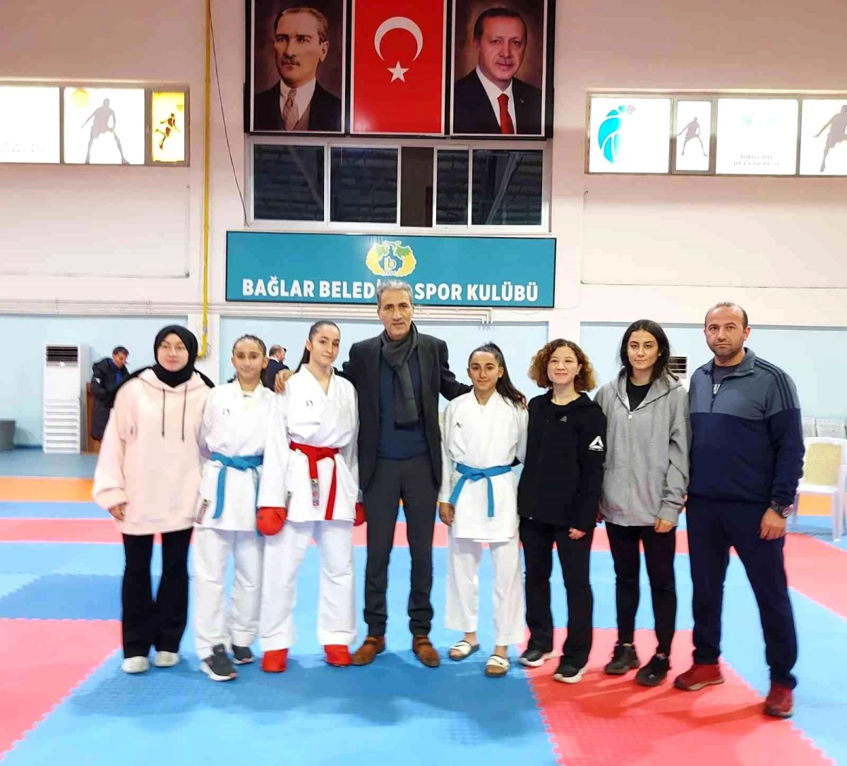 Kız karate takımı 4 altın madalya ile rekor kırdı, Diyarbakır şampiyonu oldu