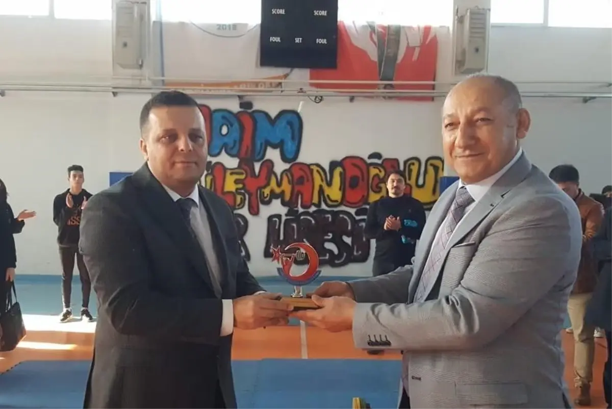 Naim Süleymanoğlu Spor Lisesi\'nde halter resmi ders oldu