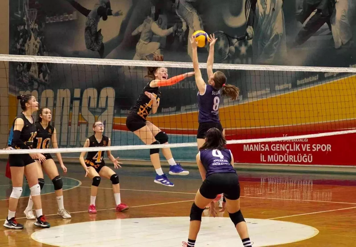 Okul sporları voleybol grup müsabakaları Manisa\'da başladı