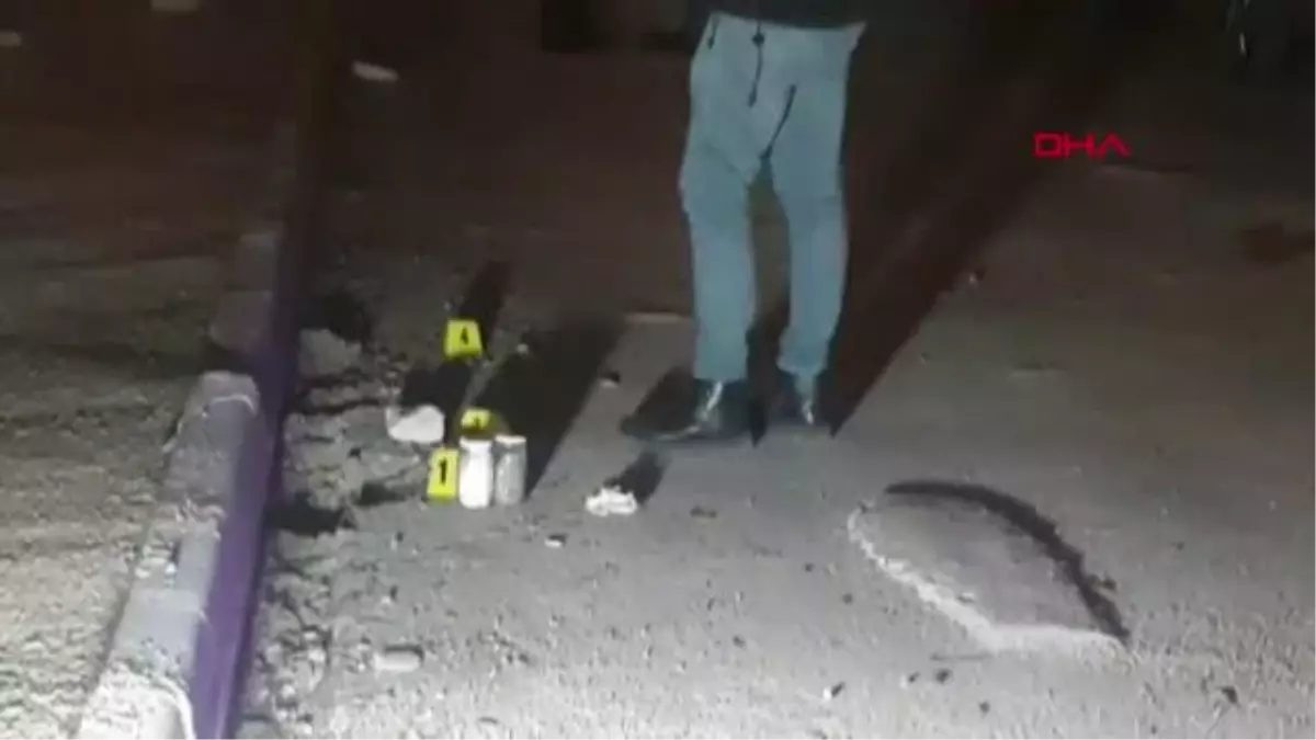 Otomobilin altına yerleştirilen bomba düzeneği fünye ile patlatıldı, 3 araç hasar gördü