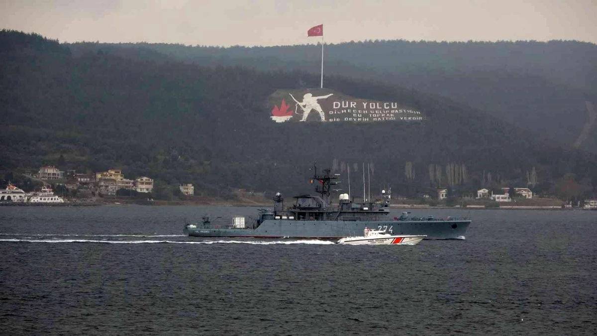 Romanya mayın gemisi Çanakkale Boğazı\'ndan geçti