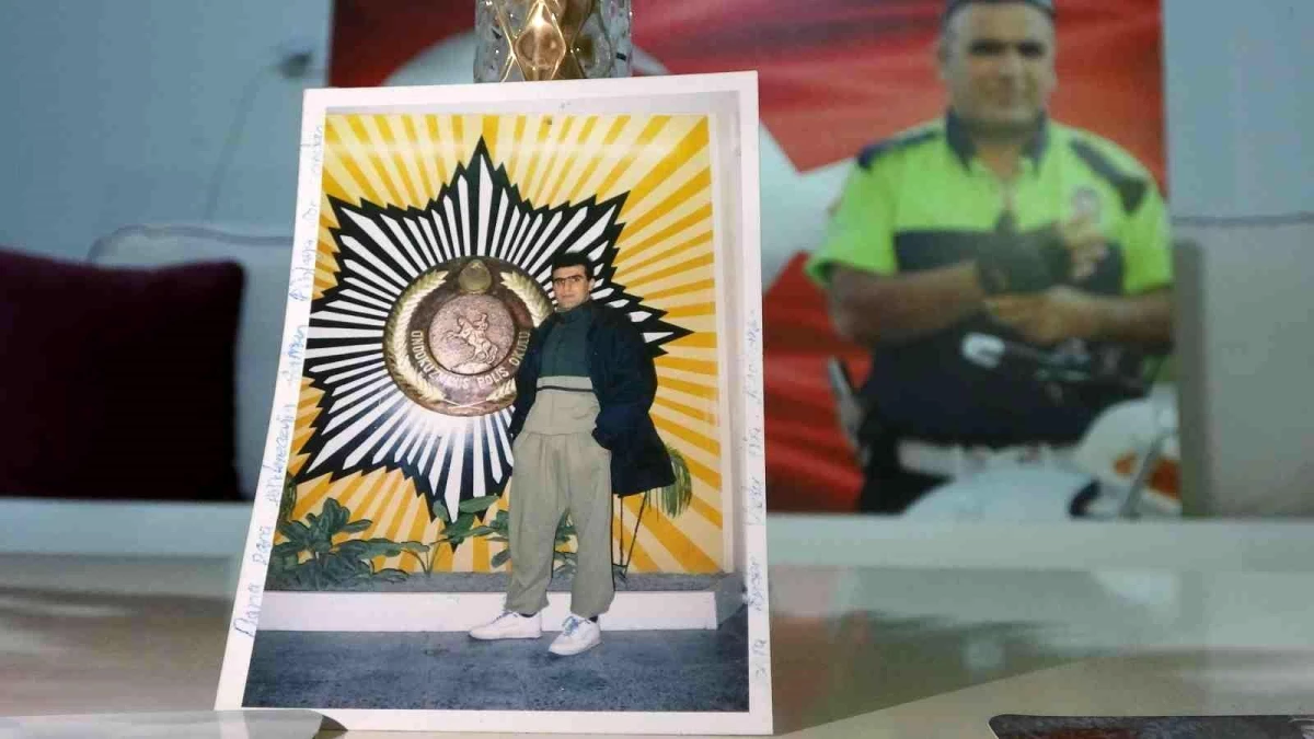 Son dakika haberleri: Şehit polis Fethi Sekin\'in 27 yıl önceki fotoğrafı ortaya çıktı... Üzerindeki not herkesi duygulandırdı