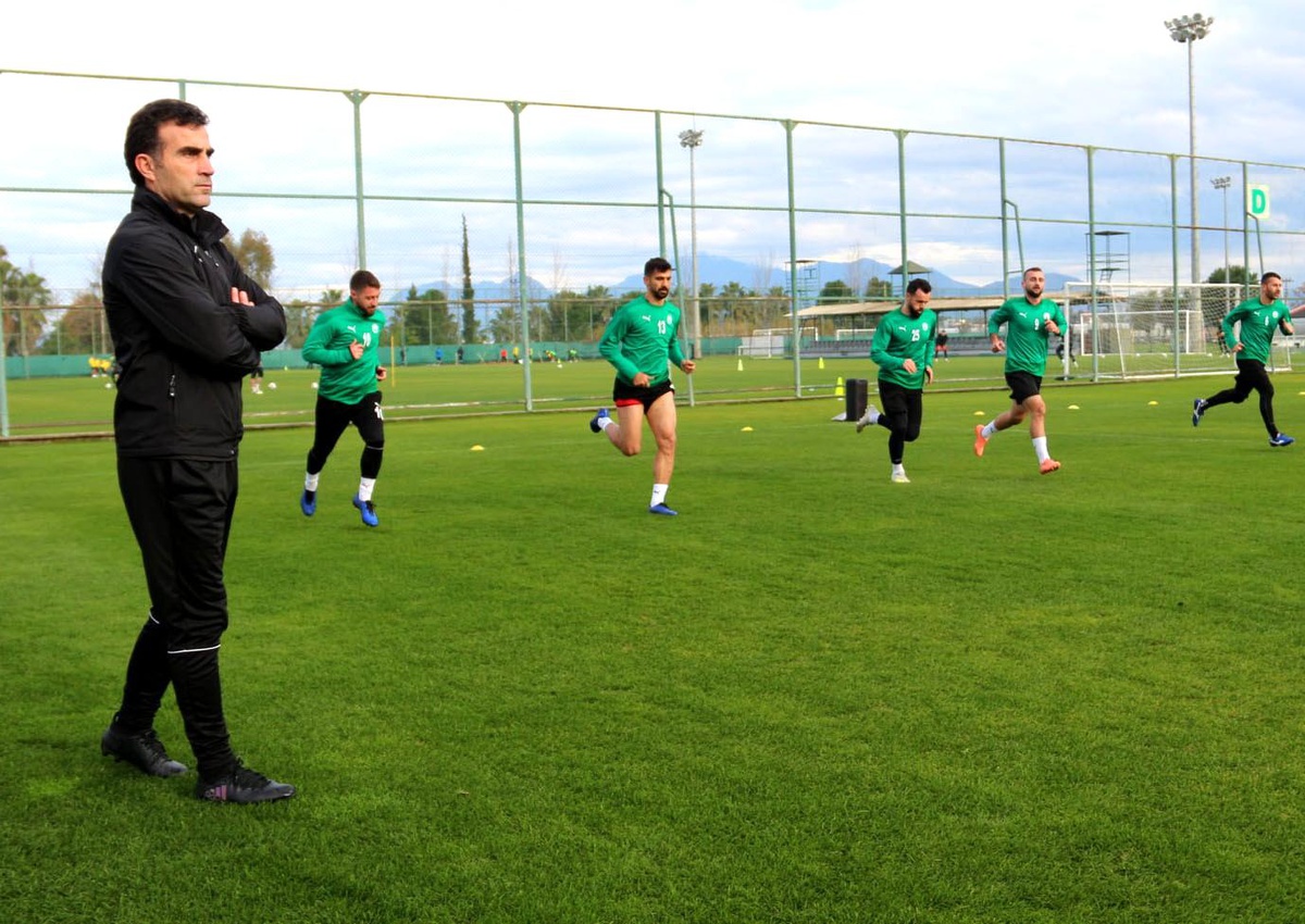 Sivas Belediyespor\'un Antalya kampı sürüyor
