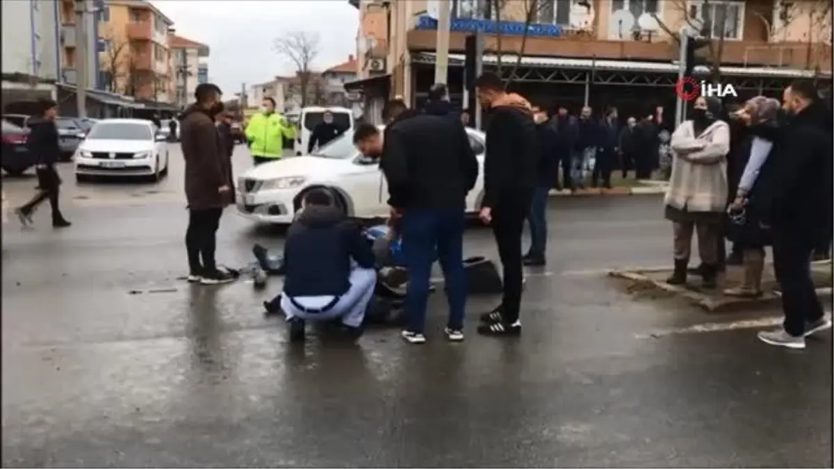 Tekirdağ\'da otomobil ile motosikletli çarpıştı: 1 yaralı