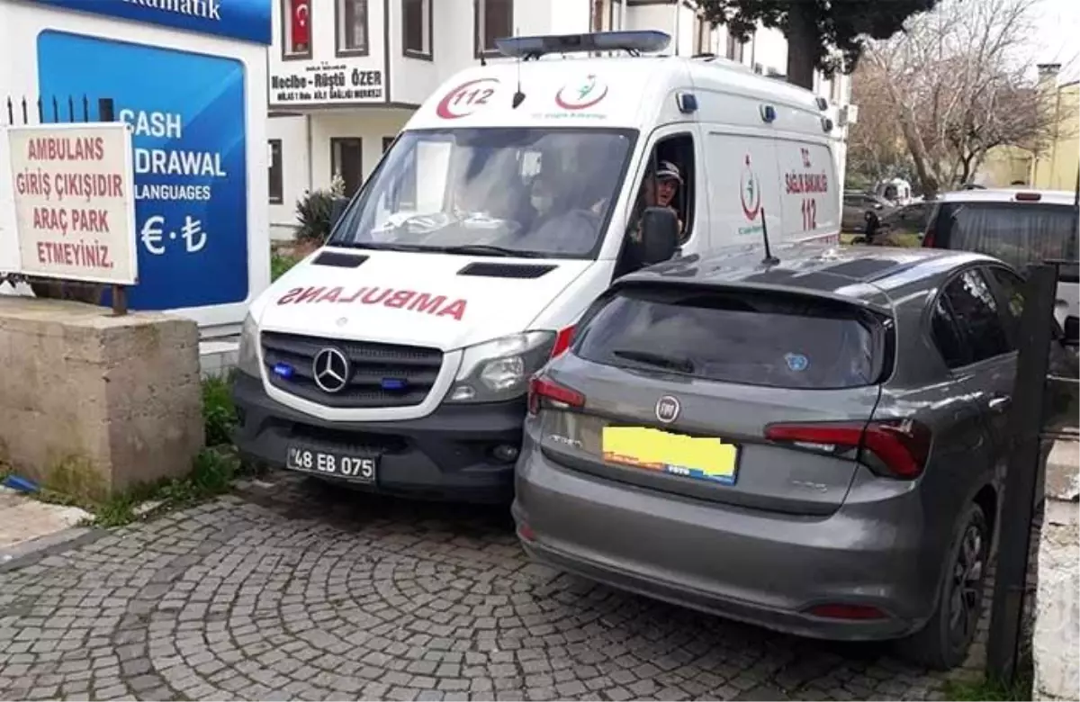 Son dakika haberleri! Yanlış park edilen araç ambulansın çıkışını engelledi